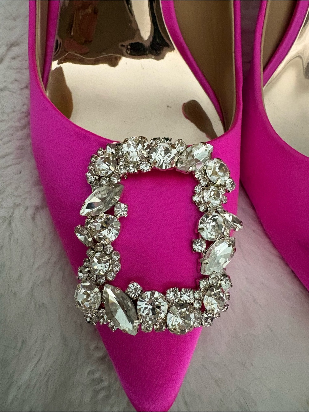 Badgley Mischka Cher Hot Pink Fuchsia Satin Crystal Buckle Pumps Heels Size 9 - Picture 2 of 8